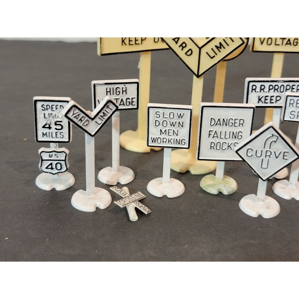 Vintage Ho Scale (16) Plastic Model‎ Railroad Signs Mixed Lot Model Train Set - Picture 4 of 5